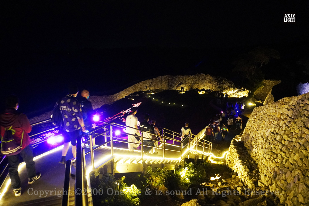 今帰仁グスク桜まつり：夜桜ライトアップ実施写真（26）／世界遺産ライトアップ・今帰仁城跡ライトアップ／OneBit（ワンビット）& AXIZ Light（アクシーズライト）& あくち～む（世界遺産照明プロデュースLighting production, 世界遺産照明デザインlighting design, 世界遺産デジタルプログラムdigital program）