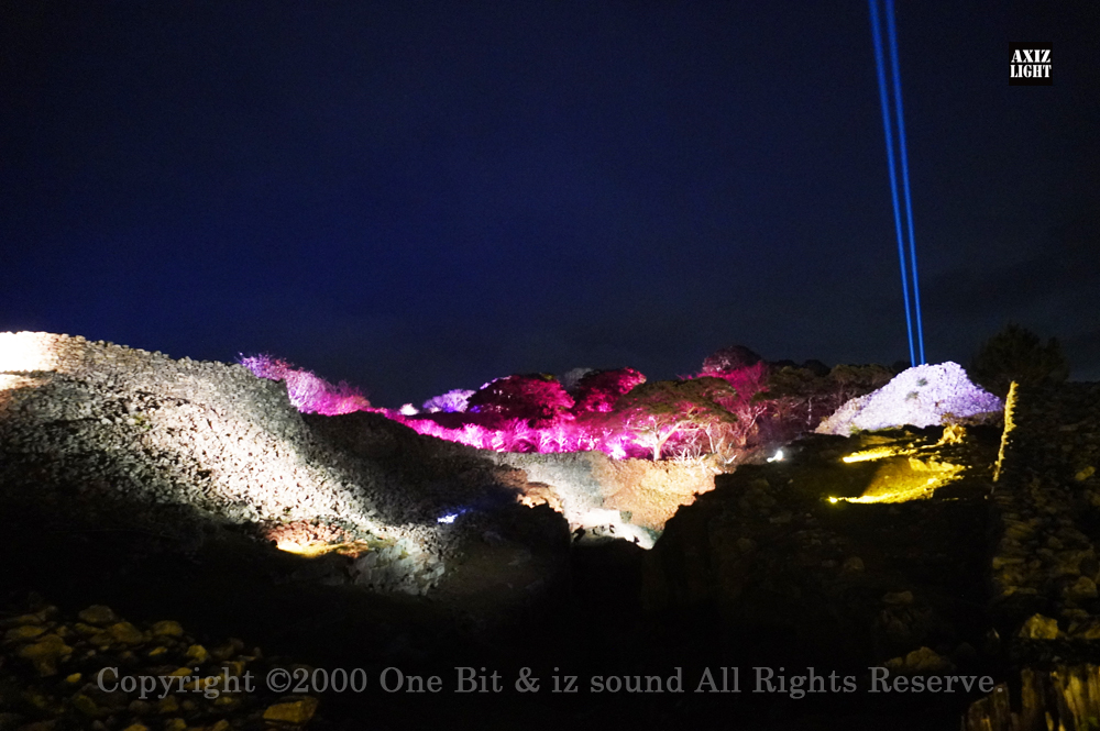 今帰仁グスク桜まつり：夜桜ライトアップ実施写真（30）／世界遺産ライトアップ・今帰仁城跡ライトアップ／OneBit（ワンビット）& AXIZ Light（アクシーズライト）& あくち～む（世界遺産照明プロデュースLighting production, 世界遺産照明デザインlighting design, 世界遺産デジタルプログラムdigital program）